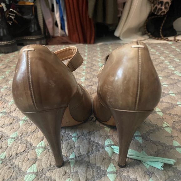 Maison Martin Margiela grey leather and suede pumps - Picture 4 of 7